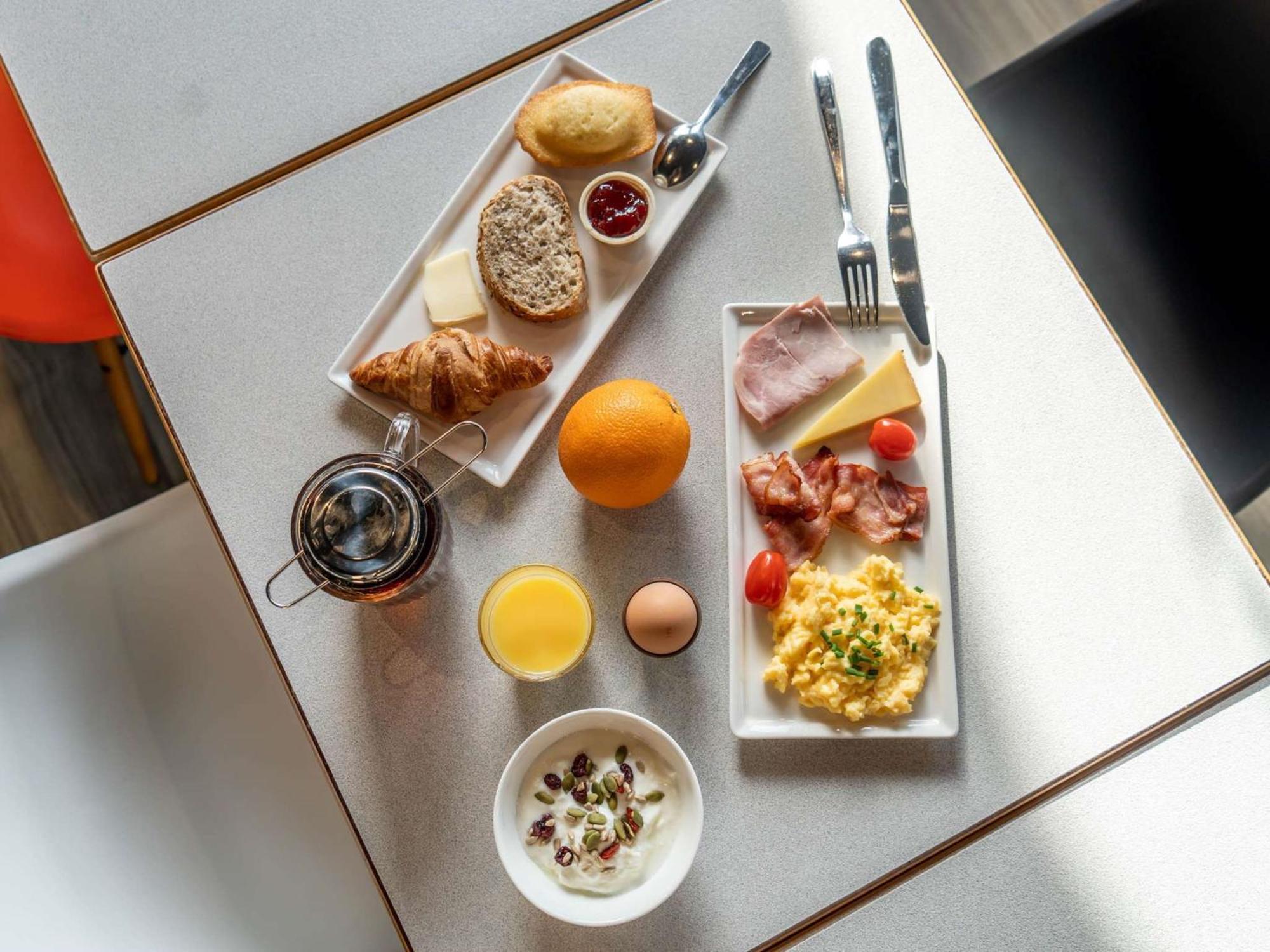 Ibis Gratien Hotel 3*